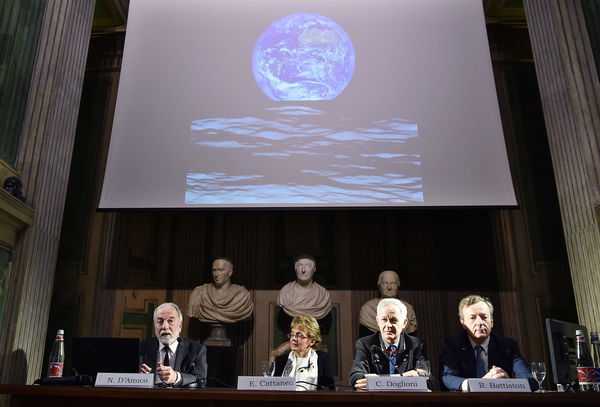 Dopo aver mandato via Battiston, il governo ha commissariato l’Agenzia Spaziale Italiana