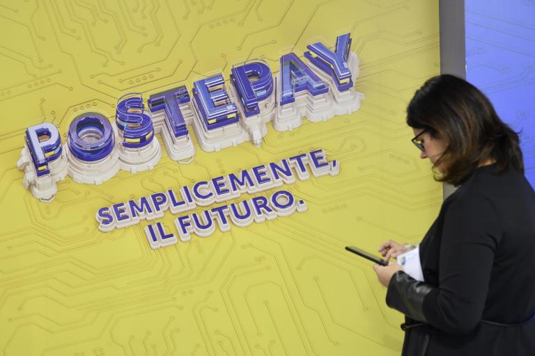 Le tessere del reddito di cittadinanza non sono ancora state stampate da Poste
