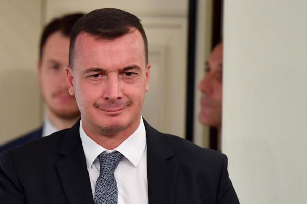 Dalla difensiva all’attacco, Rocco Casalino risponde alle critiche: «Sono io quello discriminato»