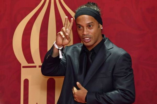 Cosa può comprare Ronaldinho con i 6 euro rimasti sul suo conto in banca