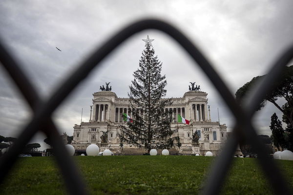 Niente più Spelacchio. A Roma il Natale sarà con l’albero de Papel