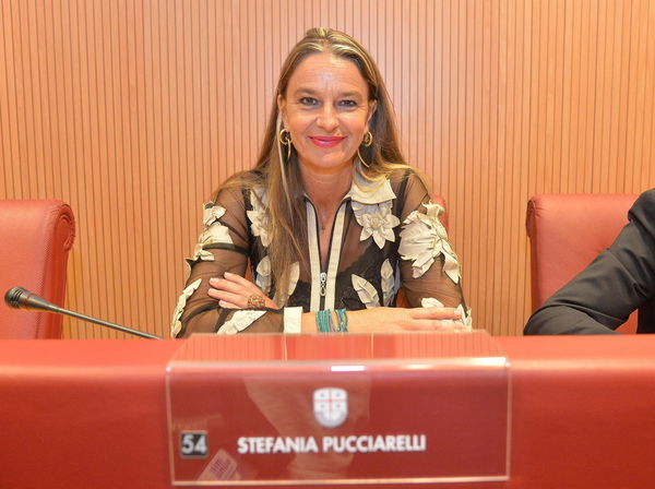 La leghista Pucciarelli in Commissione per i diritti umani. Quella delle ruspe ai campi rom