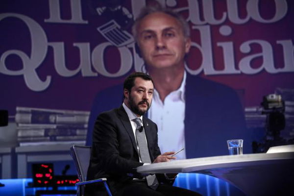 Travaglio si chiede perché Patronaggio sia sceso dalla Diciotti senza arrestare Salvini