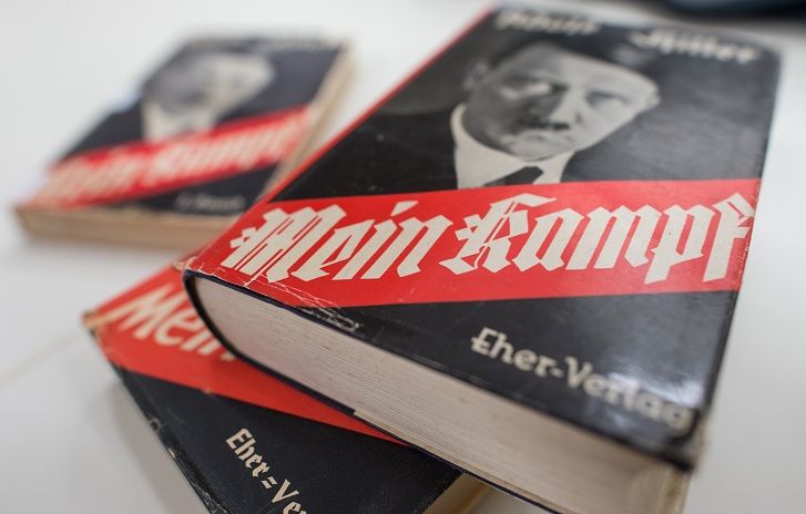 Gb, condannata coppia neonazista che ha dato al figlio il nome ‘Adolf Hitler’