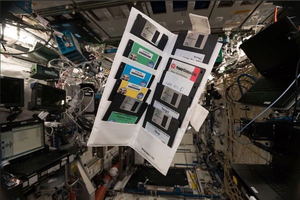 L’astronauta scopre floppy disk del 1995 a bordo della stazione spaziale