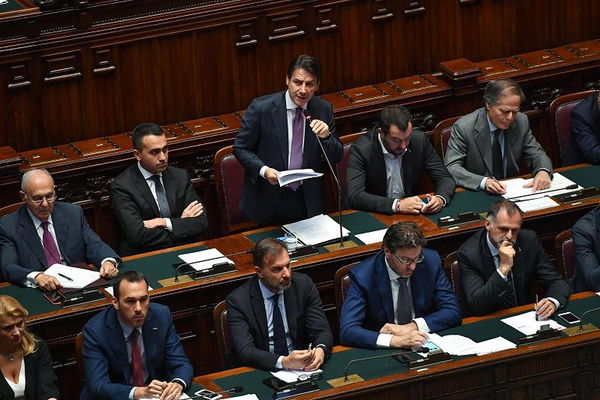 La manovra fa slittare la ‘quota 100’ e il reddito di cittadinanza