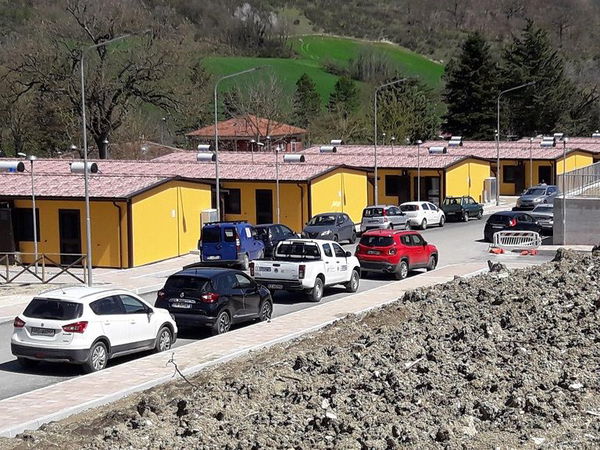 Le casette dei terremotati che crollano (o non sono ancora arrivate). Dopo due anni