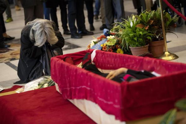 Ma Conte, Salvini e Di Maio potevano farlo un tweet su Bertolucci