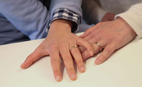 Il Tribunale di Genova ha riconosciuto una bimba con due mamme