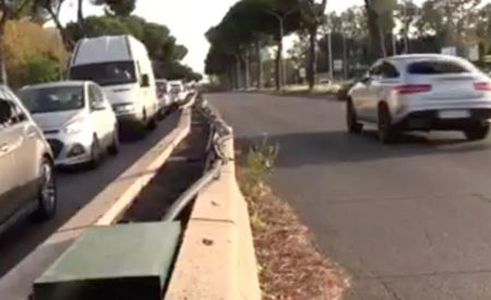 Virginia Raggi esulta per la riparazione di un irrigatore bluetooth a Roma article-post