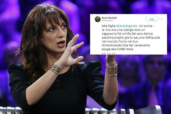 Asia Argento e gli insulti alla madre: «Fai schifo, fallita, fottiti trxxx»