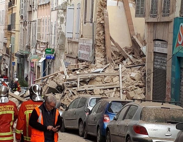 Francia, nel centro di Marsiglia sono crollati due palazzi di 4 e 5 piani