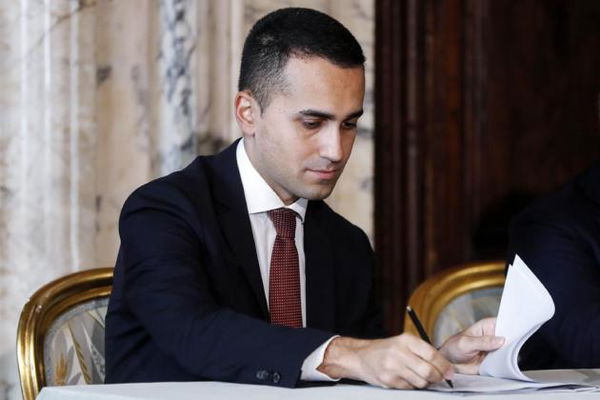 Reddito di cittadinanza boomerang: fa abbassare il gradimento del M5S che ora vuole rivederlo