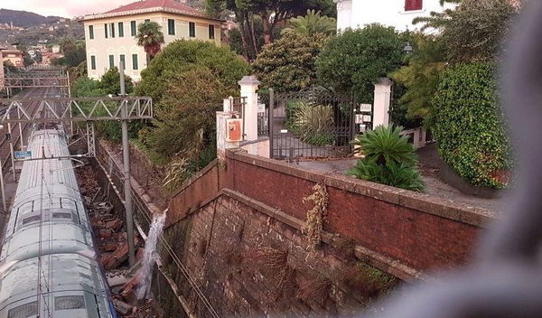 Genova-La Spezia, treno fuori dai binari: è la seconda volta in pochi giorni