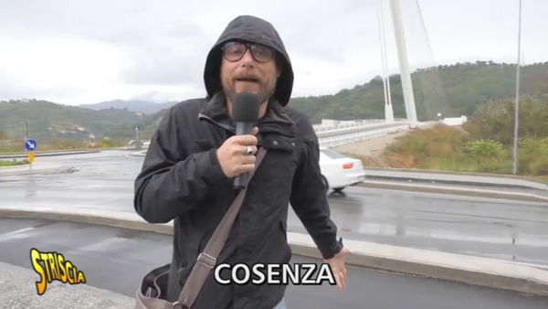 Striscia la Notizia attacca Salvini. «La sua elezione in Senato è irregolare?»