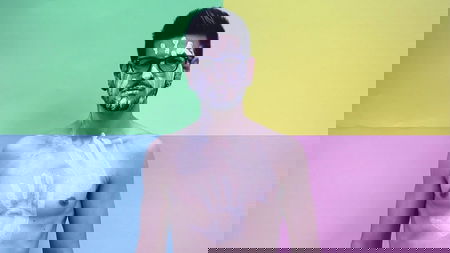 Aléxein Mégas: Il musicista elettronico torna con “The White Bird” | VIDEO | article-post