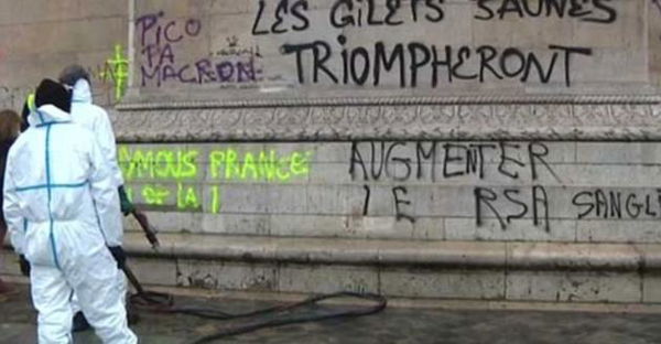 Gilet gialli, il populismo che non ha rispetto nemmeno dell’Arco di Trionfo