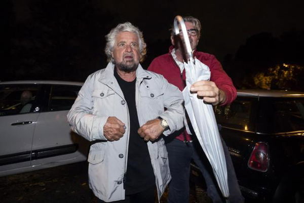 La pietra tombale di Beppe Grillo sul M5S: «Ormai siamo come Godot»