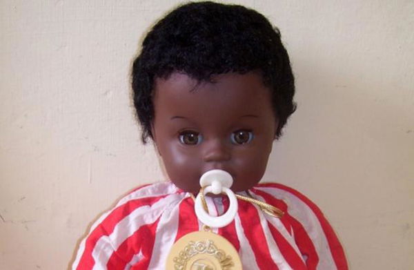 A Codroipo (Udine) il comune mette al bando i bambolotti con la pelle nera negli asili