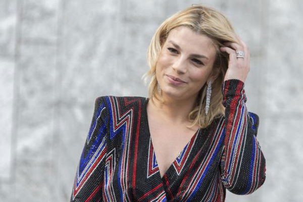 Emma Marrone torna a parlare del suo cancro: «È un dovere rompere il muro del silenzio»