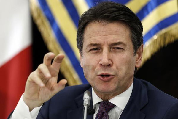 Conte invita Radio Radicale a «stare in piedi sulle proprie gambe»