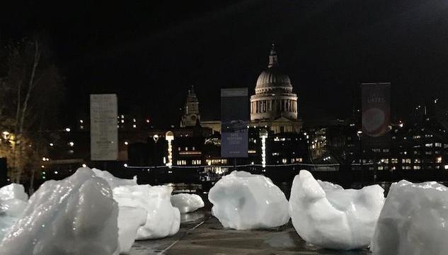 A Londra sono apparsi blocchi di ghiaccio dell'artico