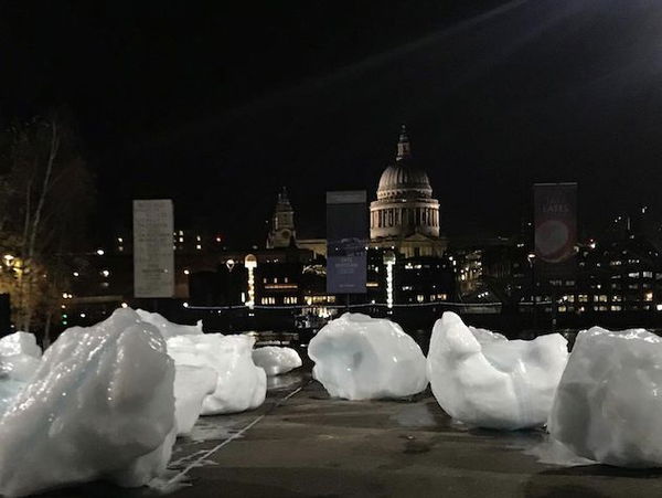 Perché a Londra sono apparsi blocchi di ghiaccio dell’artico