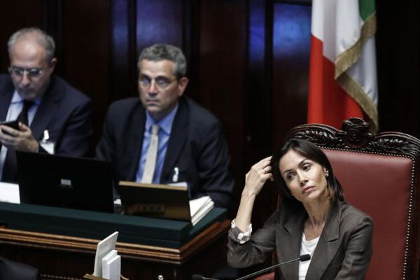 Lega e M5S votano contro se stessi | VIDEO