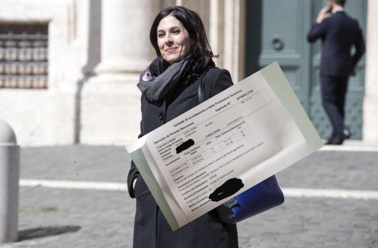 Lapia pubblica il referto medico: «Chi sminuisce il fatto, fa una doppia violenza»