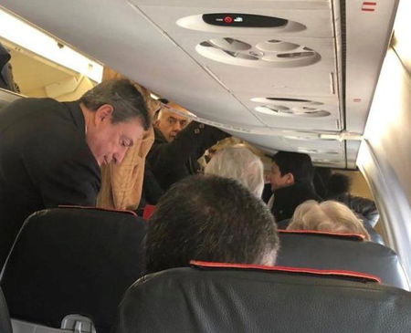 Mario Draghi viaggia in Economy e non lo scrive sui social article-post