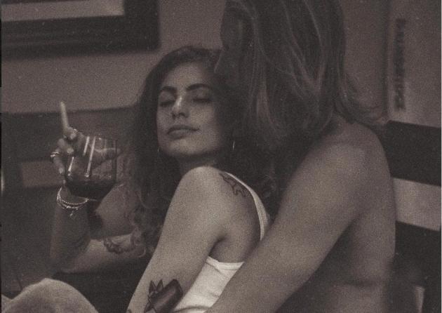 Instagram, gli influencer innamorati morti di overdose, abbracciati a letto: «Avevano nascosto a tutti la loro dipendenza» article-post