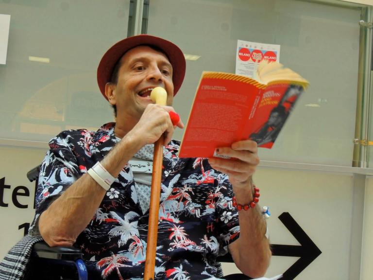 È morto Andrea Pinketts: eclettico scrittore, dai libri noir a Mistero