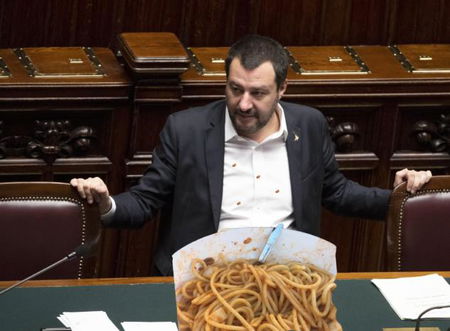 Salvini mostra il suo pranzo facendo pubblicità a Barilla e Star article-post