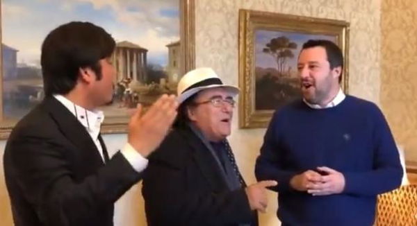 Salvini canta, o almeno ci prova, con Al Bano | VIDEO