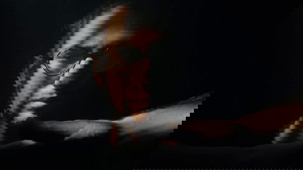 Shago: Sconfigge il tumore e pubblica “Frivolezze” | VIDEO