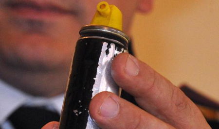 Molte città si mobilitano e vietano lo spray al peperoncino a Capodanno. Insorge la Lega article-post