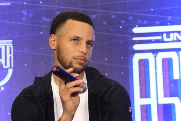 La stella Nba Steph Curry: «L’uomo non è mai stato sulla Luna»