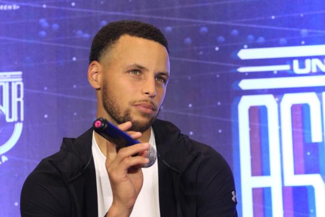 La stella Nba Steph Curry: «L’uomo non è mai stato sulla Luna» article-post