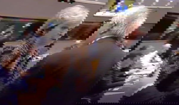 Theresa May e la scenata a Juncker: «Mi hai chiamata nebulous?» | VIDEO