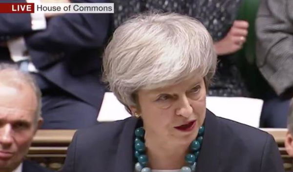 Hanno riso in faccia a Theresa May e lei ha rinviato il voto sulla Brexit