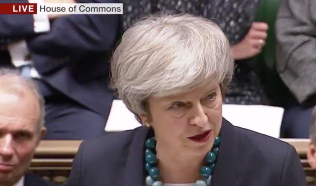 Hanno riso in faccia a Theresa May e lei ha rinviato il voto sulla Brexit article-post
