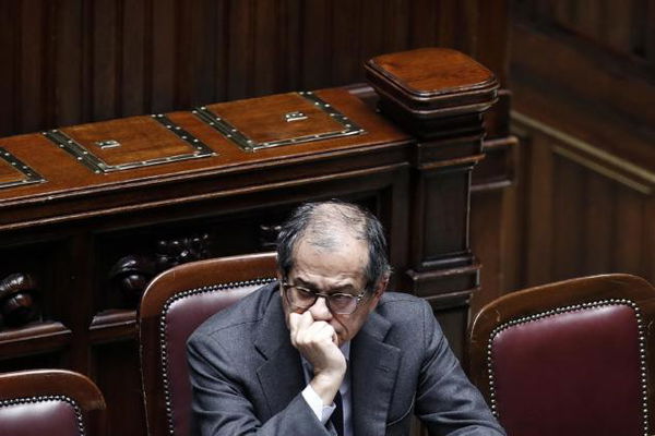 Tria spera di non andare in recessione