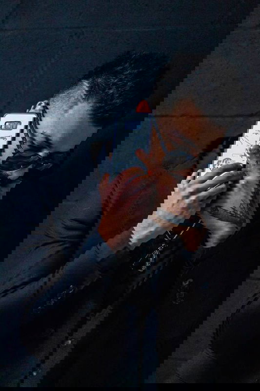 Wendi Grandinetti: Da barbiere al singolo “Business Mask” | AUDIO