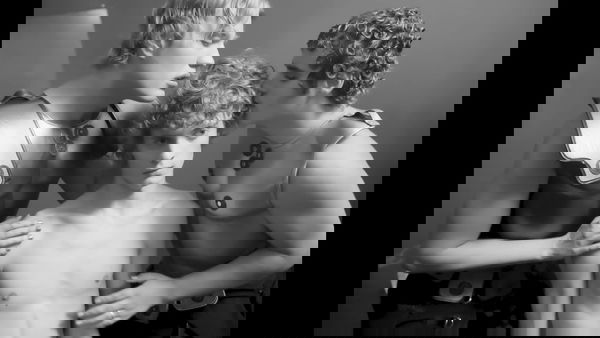 Sem & Stènn: fuori il nuovo video “You, your friend, another guy”