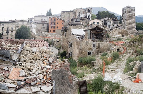 Terremoto, il sindaco di Accumoli: «Non ho più soldi in cassa, niente stipendi»