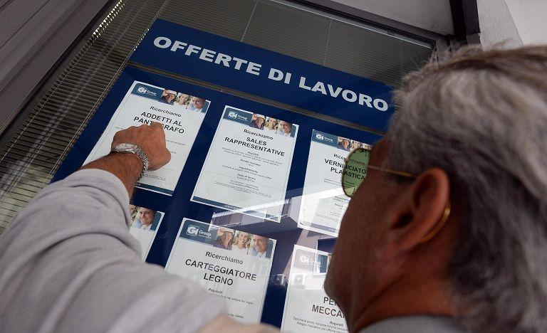 Come cambia il reddito di cittadinanza: ora spuntano gli incentivi alle aziende