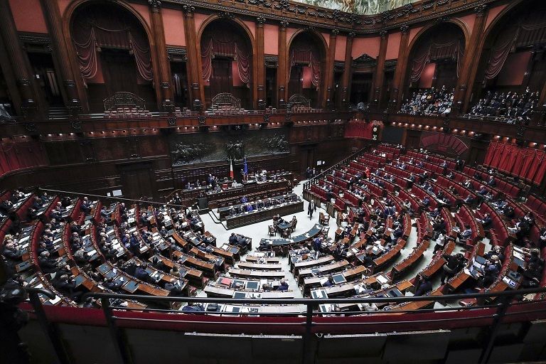I 20 deputati M5S pronti a sostenere il centrodestra, se salta il patto con la Lega article-post