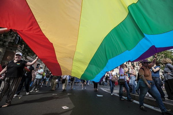 «I gay sono contro natura»: medico condannato per diffamazione degli omosessuali