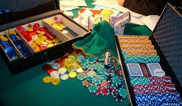 Milano, mamma preoccupata fa scoprire una bisca clandestina