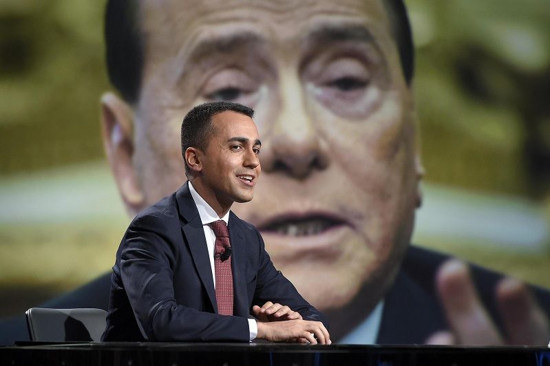 Di Maio annuncia lo scoop: «Su Berlusconi abbiamo raccolto informazioni importantissime» article-post